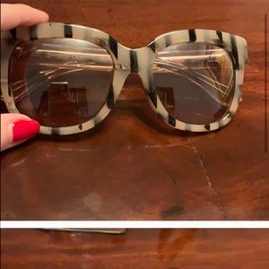 Gucci women’s sunglasses never worn
